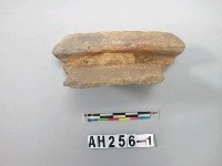 藏品(紅色夾砂陶口緣殘件)的圖片